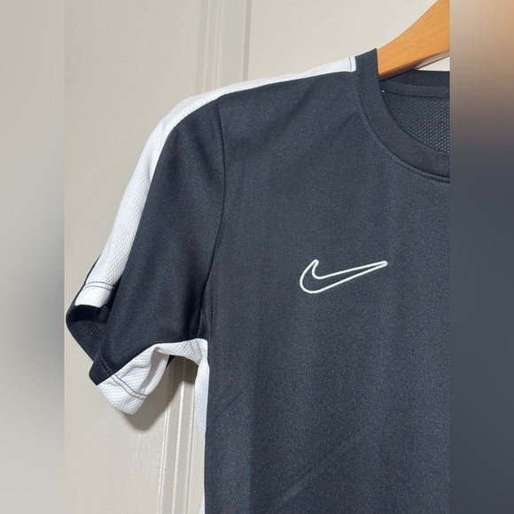 NWT Nike Women’s Dri-FIT Soccer Training Shirt Navy White Athletic Top - Picture 4 of 6